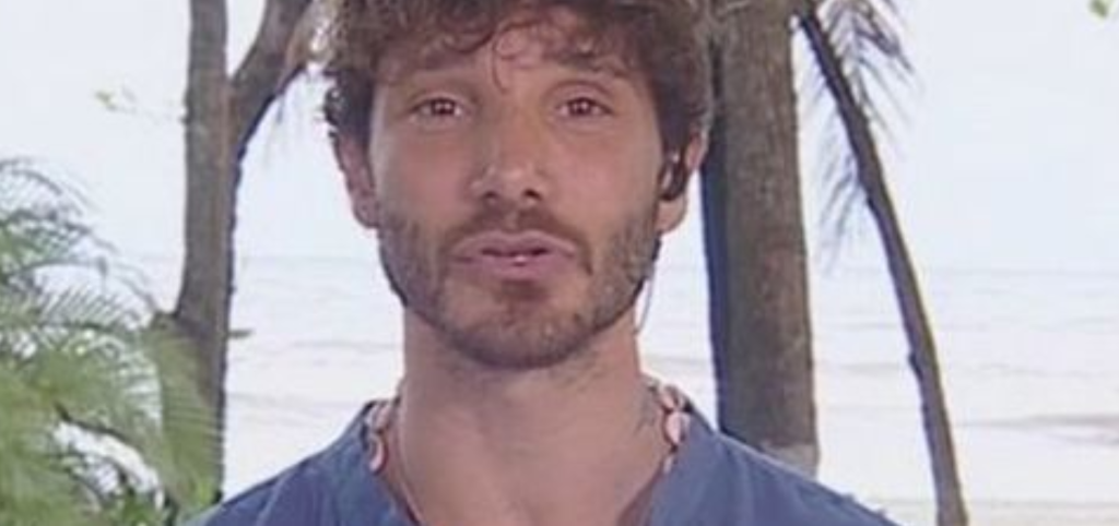 Stefano De Martino sfogo dall'Isola dei Famosi: "Qui non si batte chiodo"