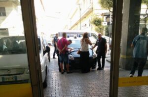 Napoli, tentata truffa alle Poste, fermata una coppia