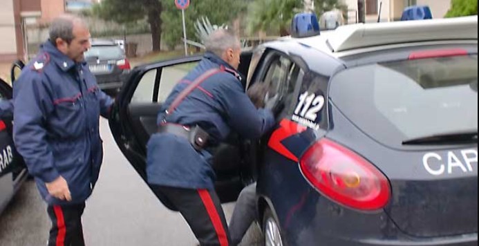 Ercolano, arrestato affiliato degli "Ascione-Papale": aveva un arma con colpo in canna