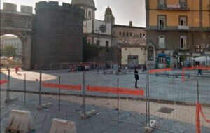 Estorsione e minacce di morte agli operai di Porta Capuana, arrestato l'uomo del clan