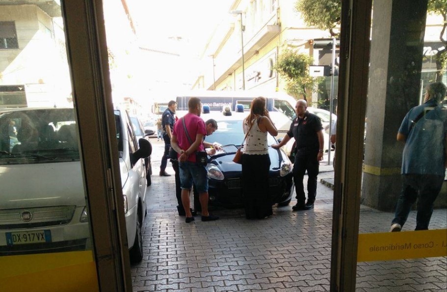 Napoli, tentata truffa alle Poste, fermata una coppia