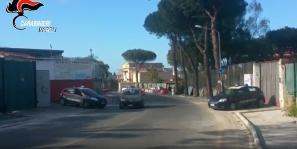 Carabinieri travestiti da operai arrestano gli emissari del clan: gestivano il racket per il clan Piscopo