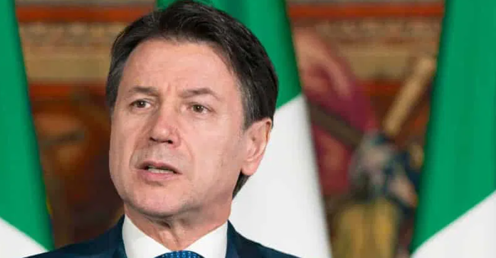 Il premier Conte e l'invito a fare attenzione: "Rischio di riesplosione focolai è concreto"
