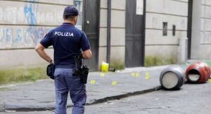 Napoli, stesa in piazza Mercato: trovati 18 bossoli