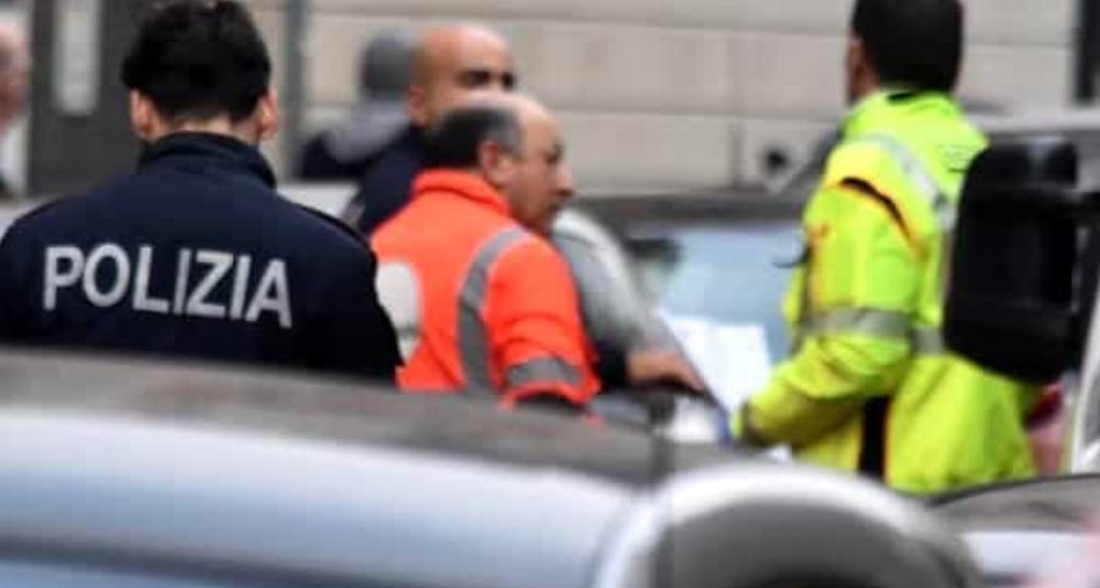 Afragola, giovane 23enne reagisce a rapina: ferito da un colpo di pistola