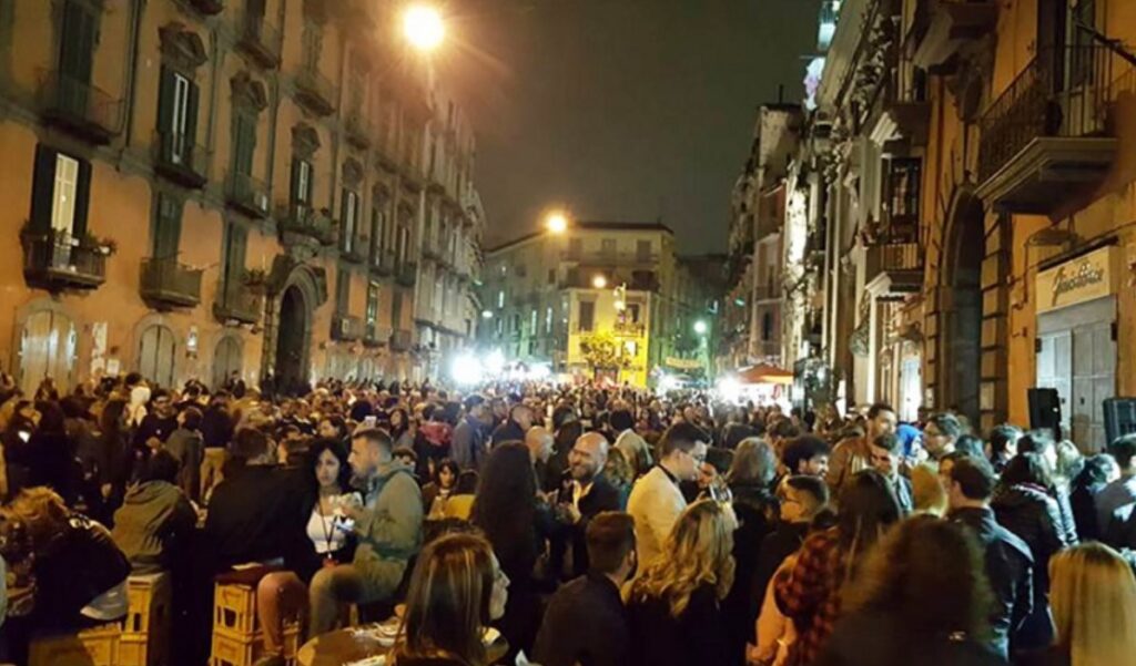Napoli si prepara al Natale con due notti bianche, concerti ed eventi: parte "Voglia 'e turnà"
