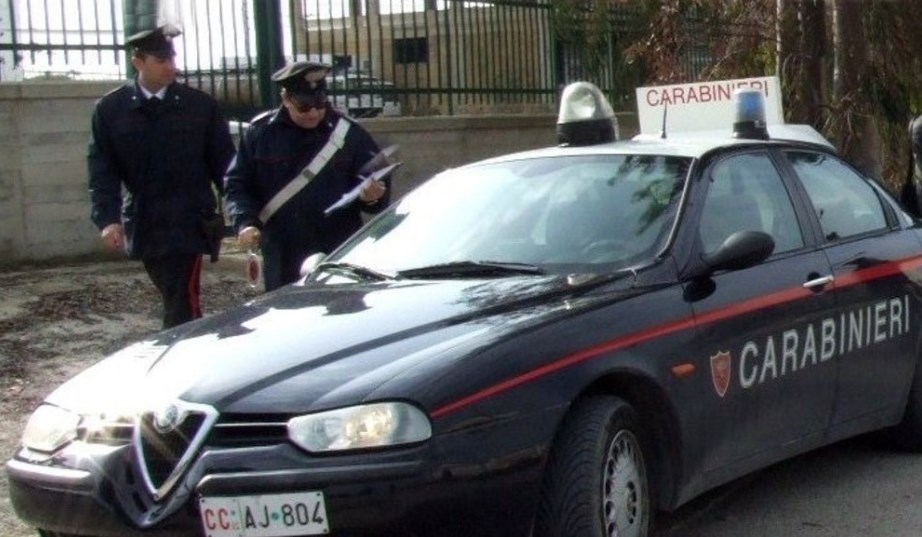 Napoli, prova a corrompere i Carabinieri: arrestato 36enne