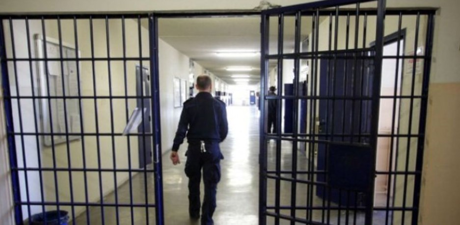 Caos carceri, scoppia la protesta della polizia penitenziaria: "Abbandonati dallo Stato"