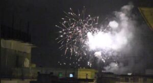 Serenate, religione e camorra: nel centro di Napoli è sempre capodanno
