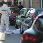 Getta la figlia piccola dal balcone e poi si butta di sotto: lei è morta, lui è grave