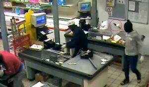 Marano, rapina al super market: dipendente accusa un malore