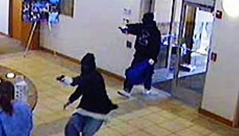 Marano, doppia rapina: i ladri prima in un market e poi in una farmacia