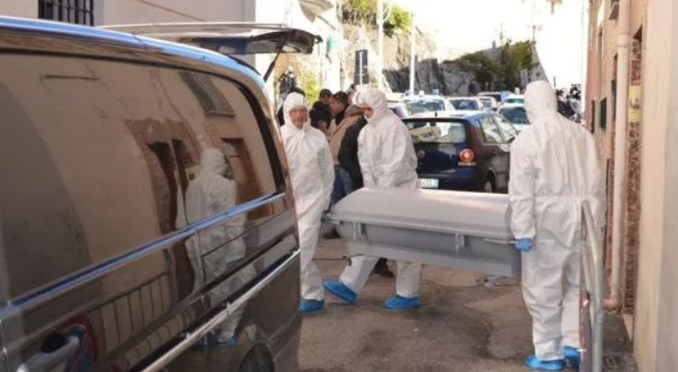 Mondragone, ucciso con un colpo di pistola al petto sotto casa: è caccia al killer