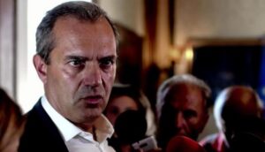 De Magistris getta la spugna, no alle regionali: "Farò il sindaco fino a fine mandato"