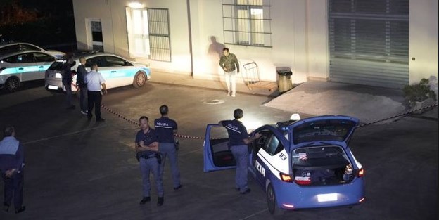 Striano, blitz della stradale: controlli ad un'autorimessa. "Contachilometri truccati"