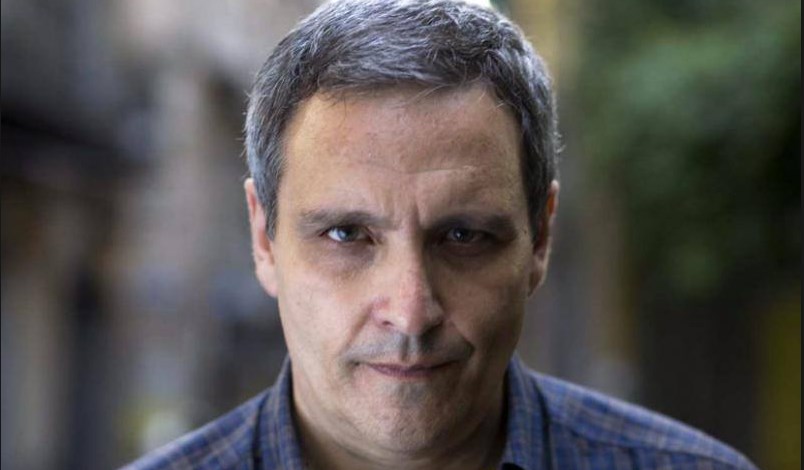 Maurizio De Giovanni, lutto per lo scrittore: si è spento il marito della sorella Valentina