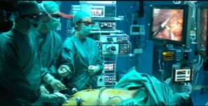 Super intervento al Monaldi, ricostruita una parete addominale con i robot