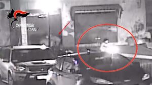 Napoli: consulente finanziario rapinato, uno dei ladri arrestato in Spagna