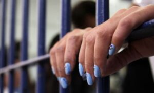 Choc a Rebibbia, detenuta getta figli piccoli dalle scale: uno è morto, l'altro è grave