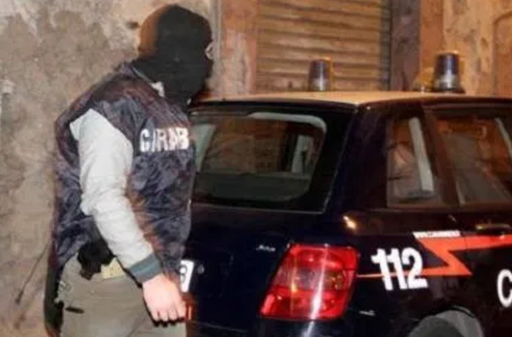 Blitz dei carabinieri, duro colpo al clan Sibillo: arrestati 21 affiliati