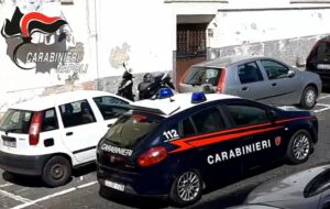 Rivali in amore ma socie in affari, moglie e amante del boss gestivano il racket