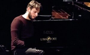 "Suggestioni all'imbrunire" per la seconda serata ecco il pianista Bruno Bavota