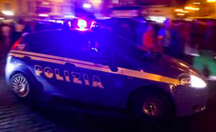 Prima la rissa, poi accoltellati: è movida violenta nel centro di Napoli