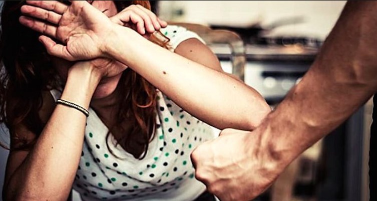 Picchia la compagna e le porta via i figli: arrestato dai carabinieri