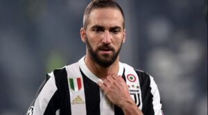 Higuain - Juventus, è rottura: il Pipita vuole Chelsea e buona uscita