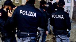 Riforniva una piazza di spaccio al "Parco Verde", arrestato dalla Polizia