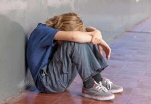 Studente autistico bullizzato dai compagni tenta il suicidio