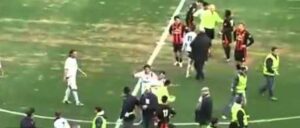 Rissa in campo, litigio tra la squadra del Santo e del prete anti camorra