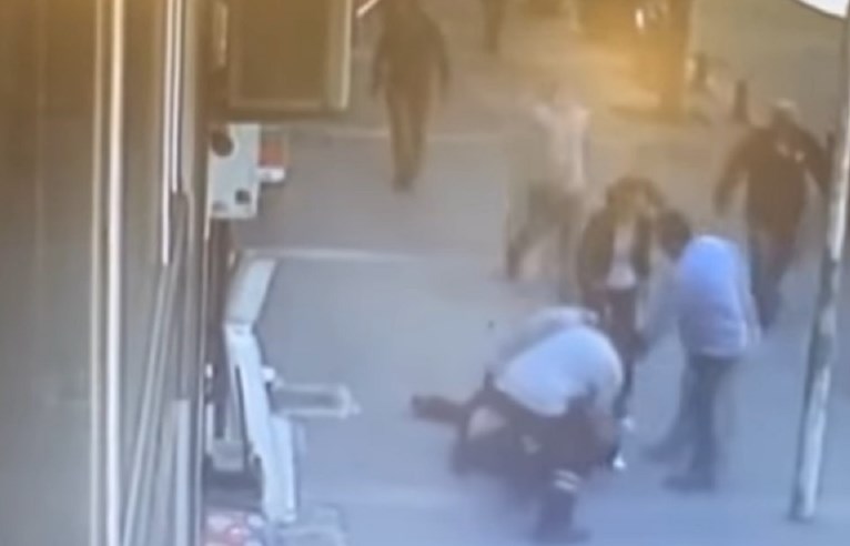 Follia a Mondragone, donna insegue e picchia a sangue il marito