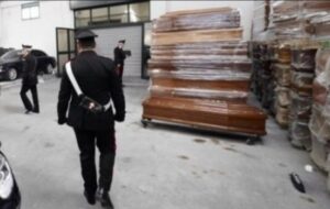 Camorra e pompe funebri, sei persone arrestate a Castellammare di Stabia