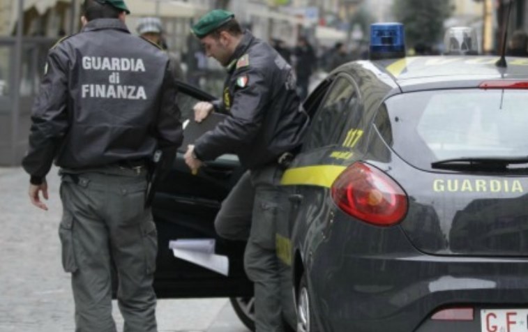 Truffa del bollo auto, nel mirino della Guardia di finanza 12 "furbetti"