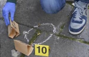 Ponticelli, spari in strada: proiettili i due appartamenti