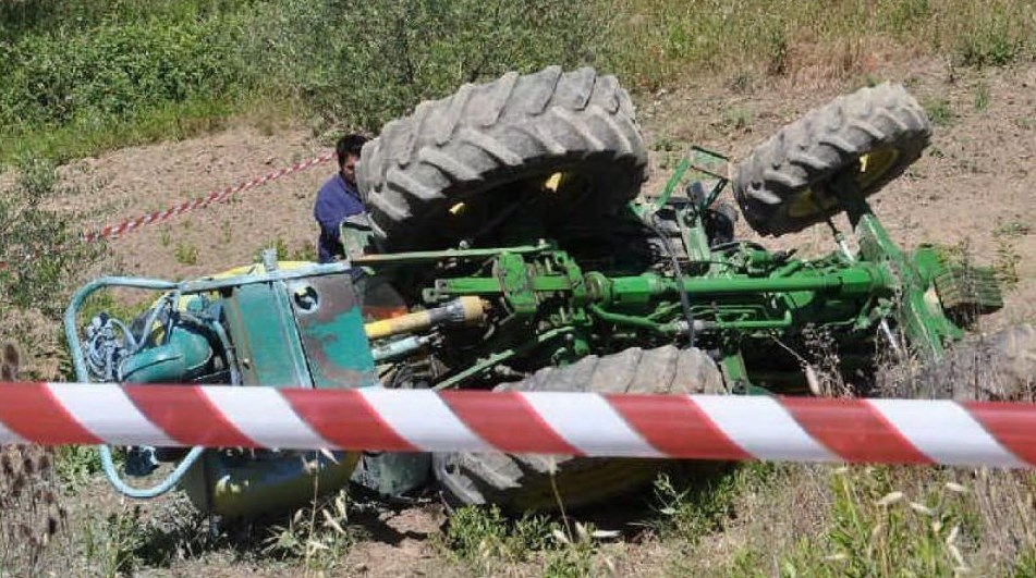Tragedia ad Avellino, bracciante schiacciato e ucciso da un trattore