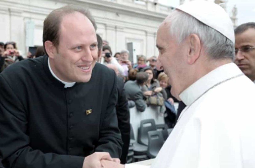 Accusato di violenza sessuale e falsi esorcismi, il Papa scomunica Michele Barone