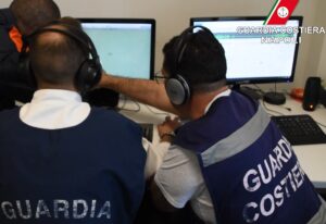 Porto di Napoli, tangenti e appalti truccati: sei arresti