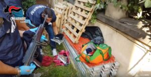 Castellammare, trovati 2 borsoni con armi e droga