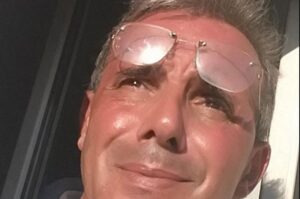 Addio ad Enzo Carrella, instancabile giornalista