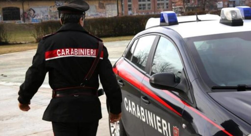 Terremoto nell'Arma a Napoli, soffiate e accessi abusivi: indagati quattro carabinieri