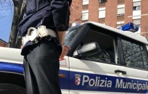 Allarme a Caserta, vigili urbani invasi da topi e serpenti