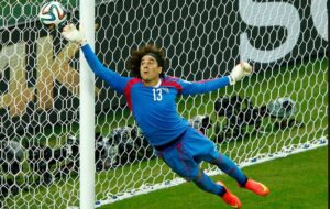Napoli, ecco il portiere: "Ochoa è ad un passo dalla maglia azzurra"