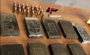 Rione Traiano, blitz nel fortino del clan Cutolo: bloccate piazze di spaccio