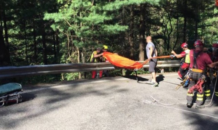 Cade con la bici in una scarpata, Gennaro non ce l'ha fatta