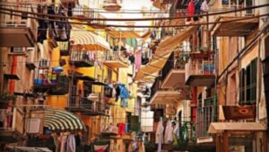 Ischia, scatta l'ordinanza: "Niente panni stesi". Ed è polemica