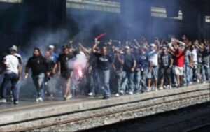 Imboscata ai tifosi della Roma in Champions, in manette 5 ultras napoletani