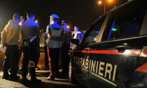 Rissa sul lungomare degenera, due ubriachi aggrediscono carabinieri: fermati