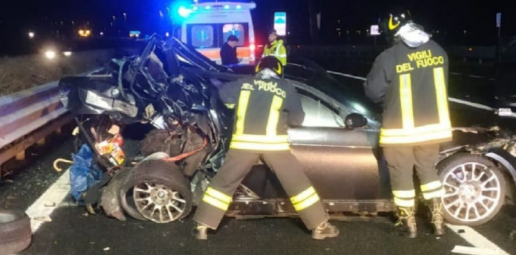 Terribile incidente nella notte a Giugliano, muore una ragazza di 24 anni